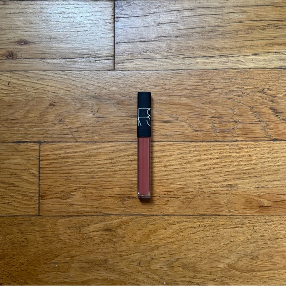 NWOT NARS Cosmetics lip gloss, No regrets - Picture 1 of 4